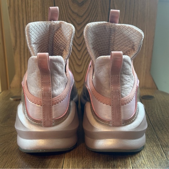 SOLD-PUMA Kylie Jenner Fierce Metalic Trainer Rose Gold 189865-02 - Size 7.5 - Picture 7 of 9
